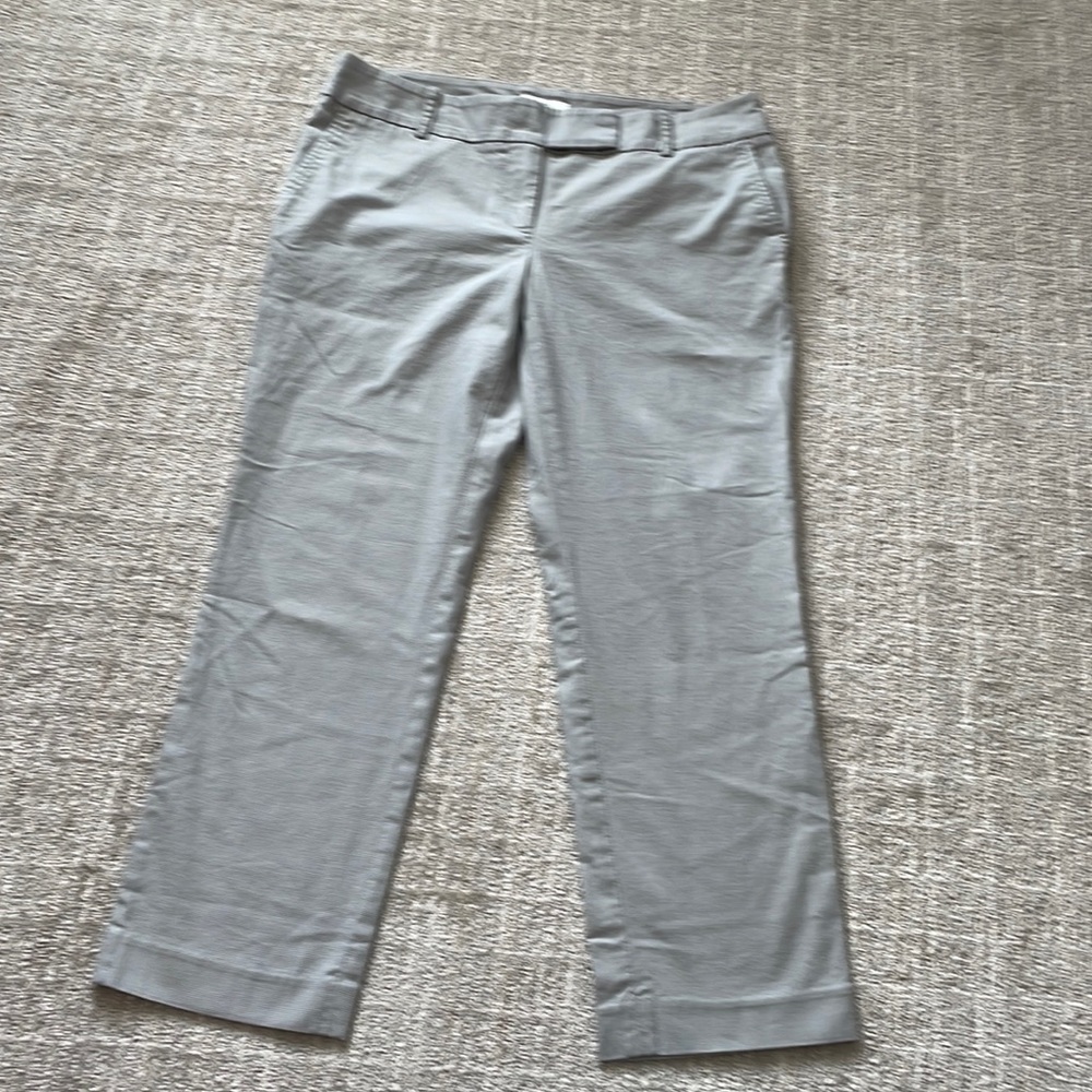 Loft Gray Khaki Capri pants, Summer Wardrobe, Vacation pants, Summer pants